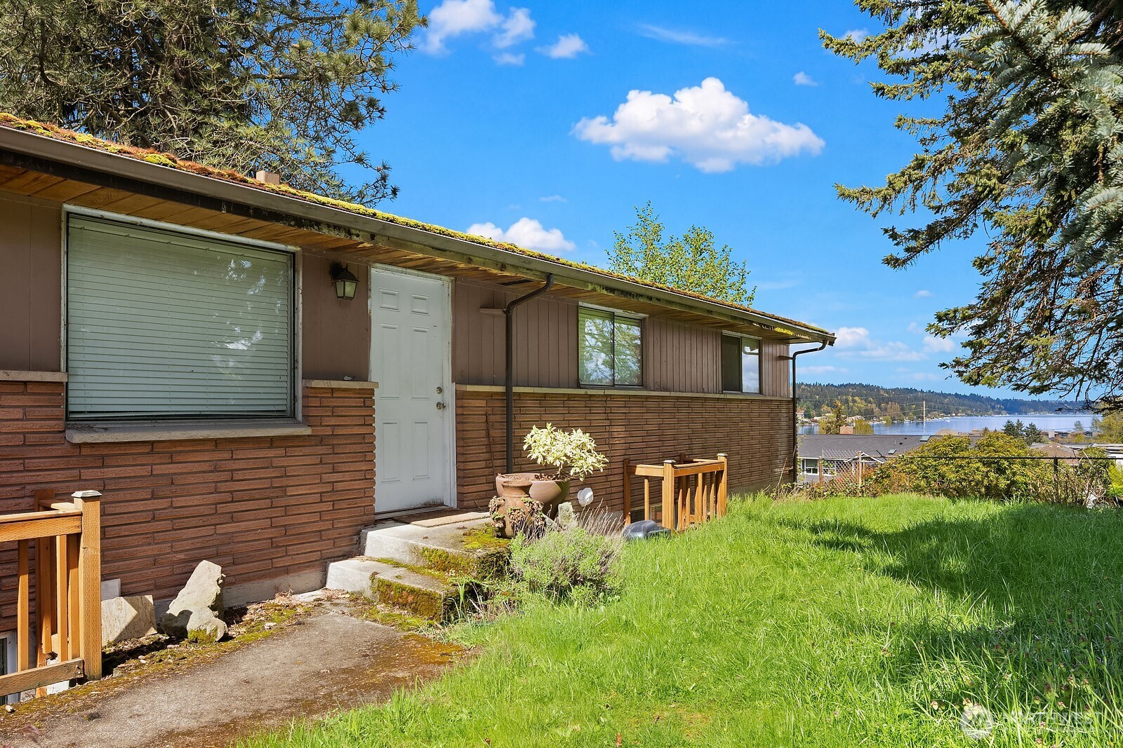 3737 Park Avenue North Renton, WA 98056 - Photo 3 of 16