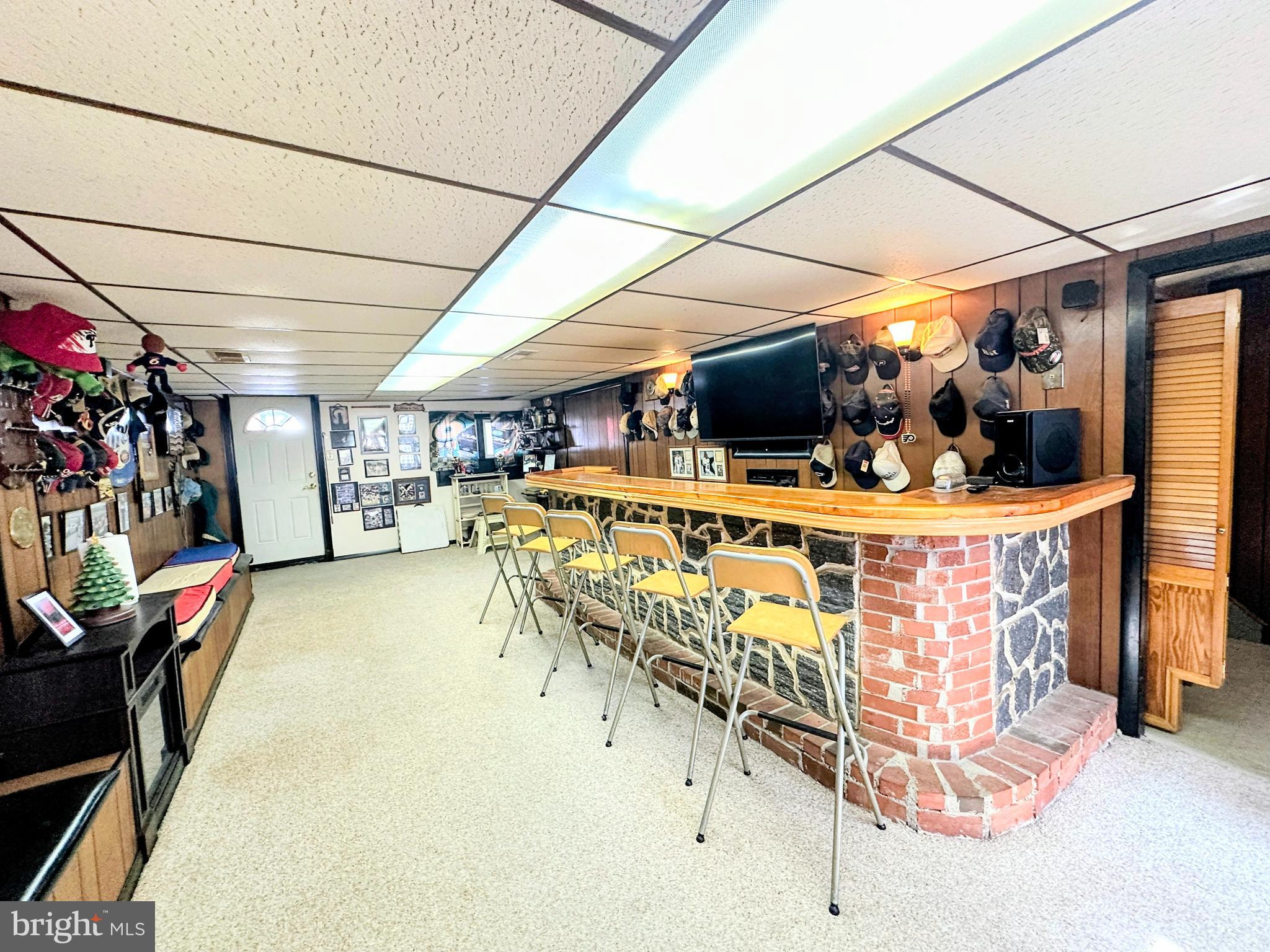 11716 Corry Road Philadelphia, PA 19154 - Photo 10 of 17 Wet bar