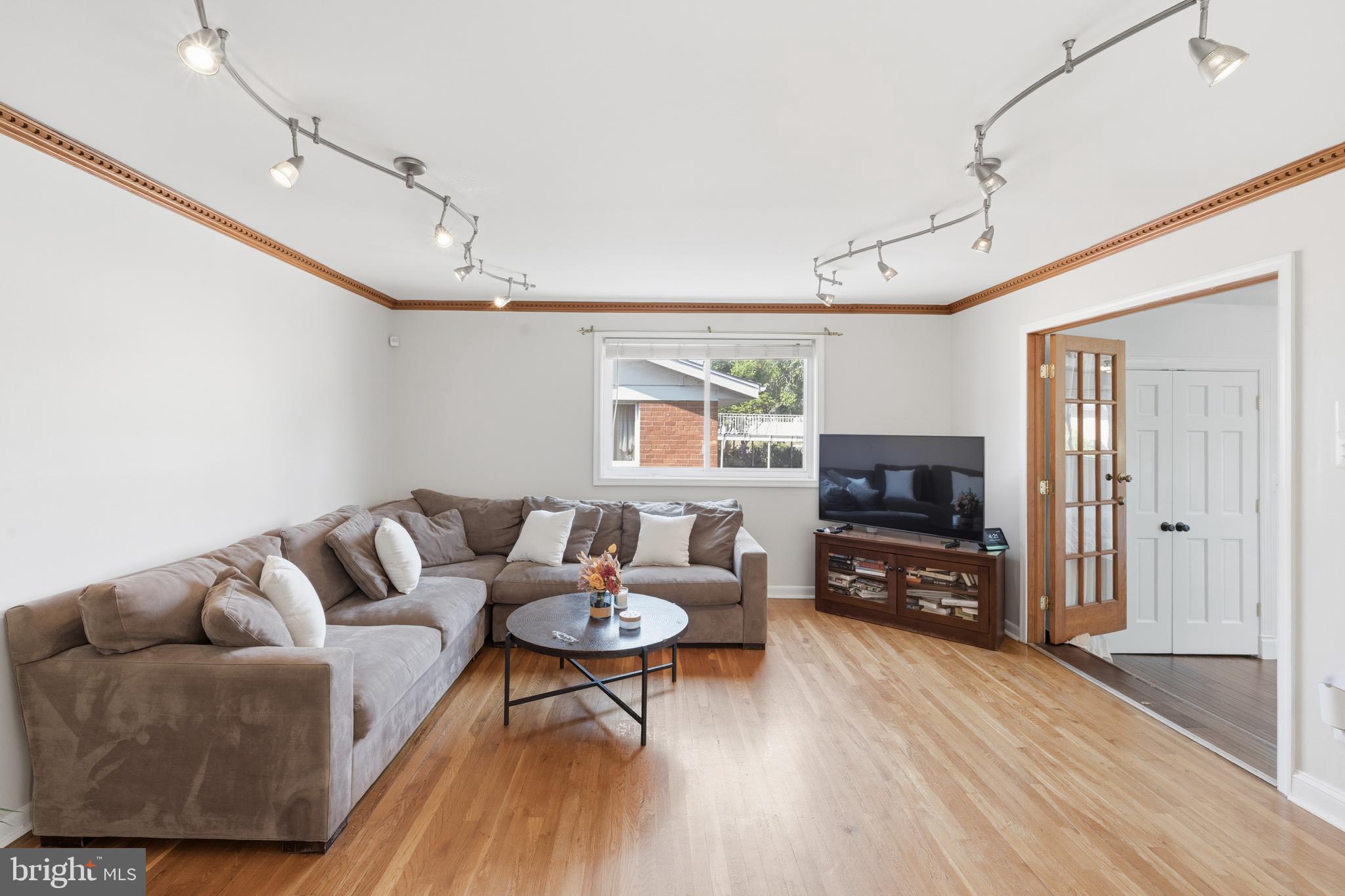 618 Geranium Street Northwest Washington, DC 20012 - Photo 12 of 44 upper level living
