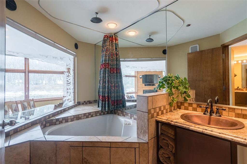 24 River Run Road, Unit 2906 Keystone, CO 80435 - Photo 8 of 15 a bathroom with a tub sink and mirror