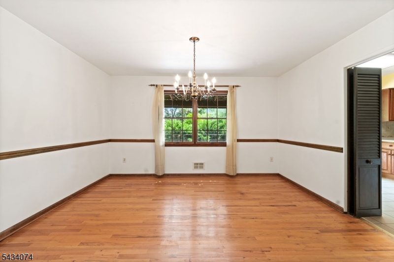 42 Higginsville Road Neshanic Station, NJ 08853 - Photo 7 of 33