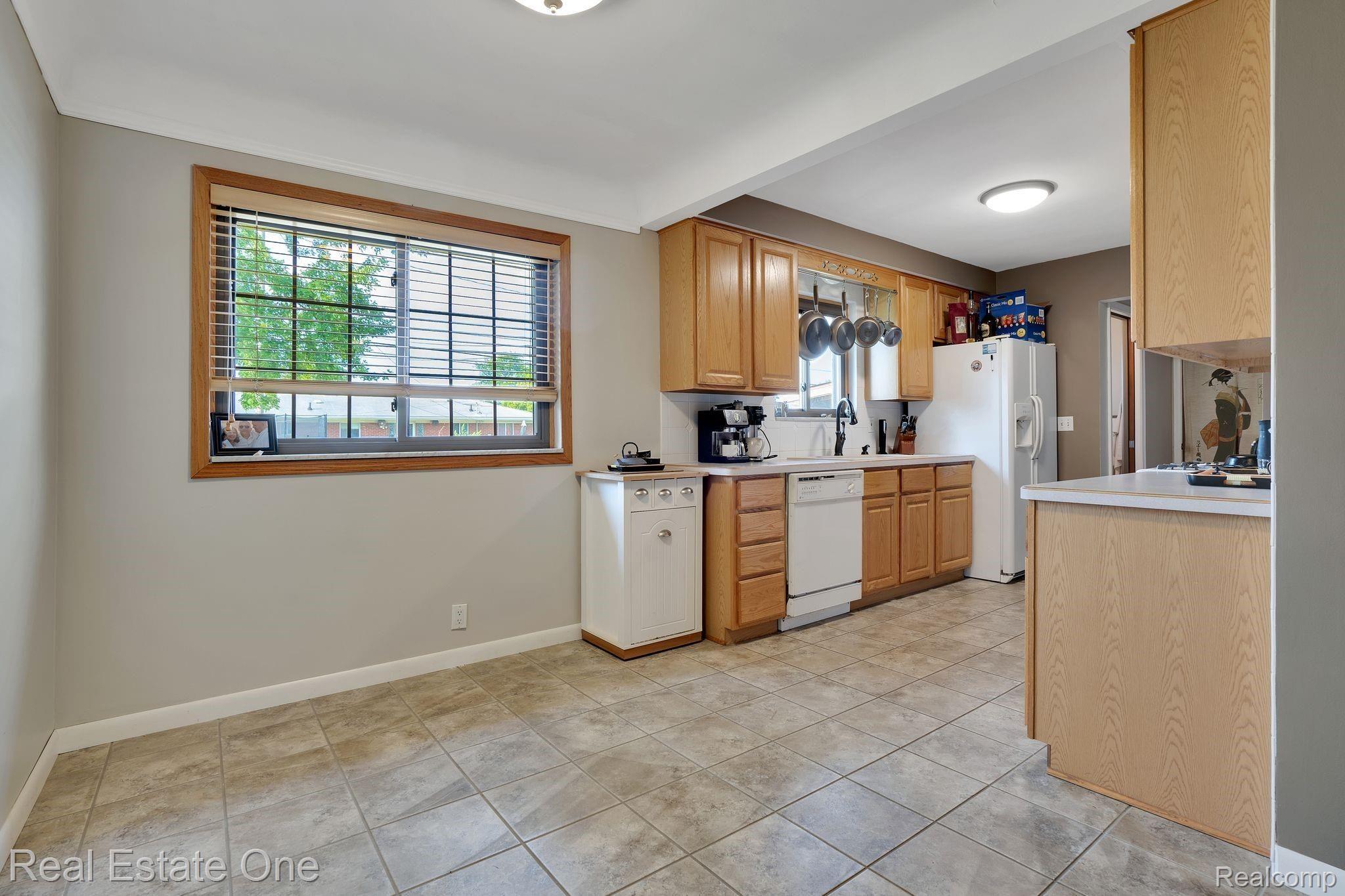 8575 Dale Center Line, MI 48015 - Photo 8 of 23 SPACIOUS KITCHEN APPLIANCES INCLUDED