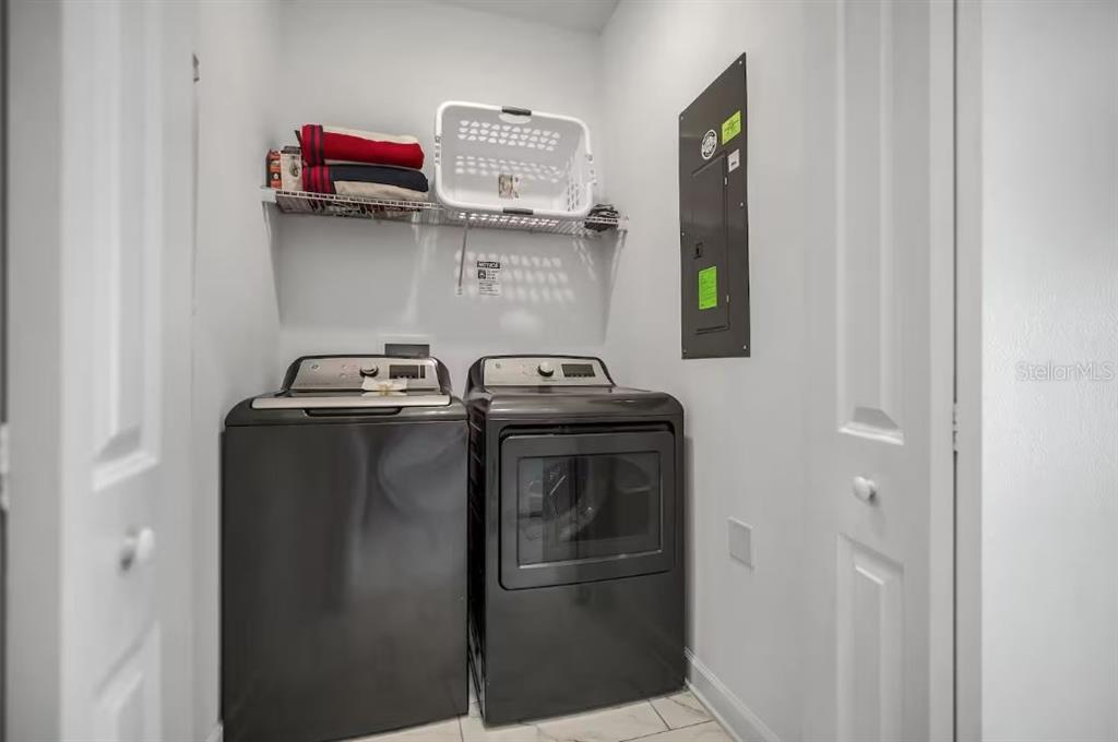 978 Splash Shot Place Davenport, FL 33896 - Photo 6 of 20 a utility room with dryer and washer