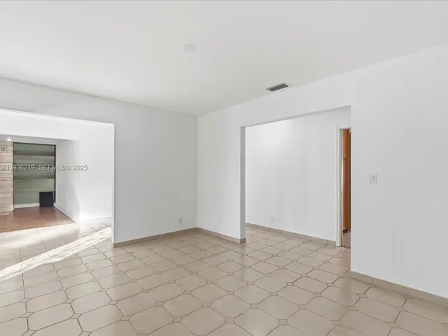 $11,500 | 21151 Northeast 22nd Court, Miami, FL 33180