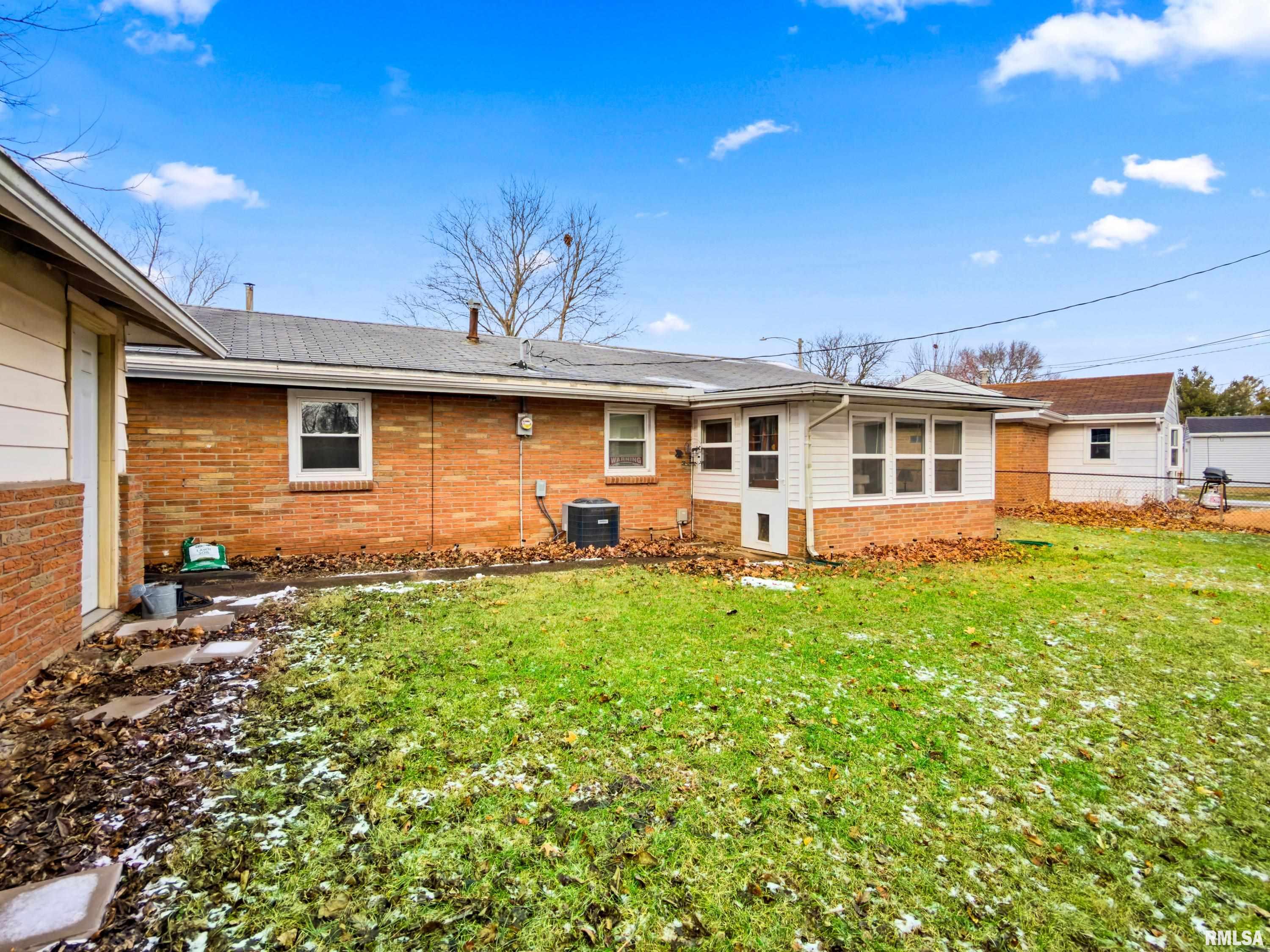 17 Rose Court Pekin, IL 61554 - Photo 7 of 30