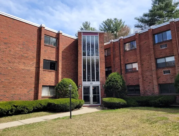 $1,975 | 49 Windsor Drive, Unit 201, Holliston, MA 01746