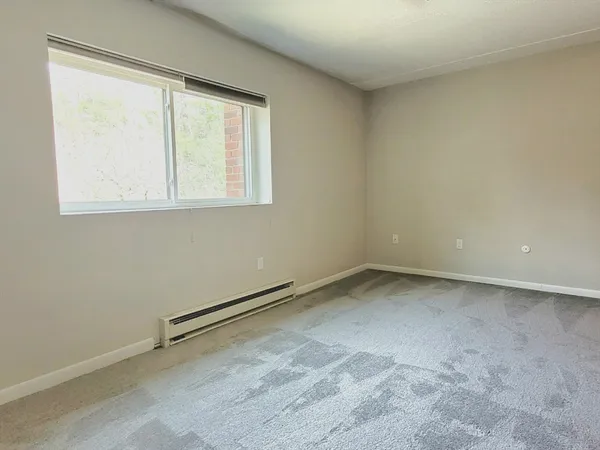 $1,975 | 49 Windsor Drive, Unit 201, Holliston, MA 01746