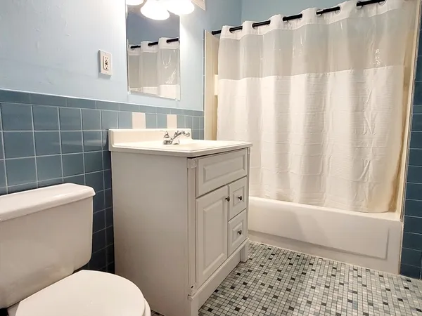 $1,975 | 49 Windsor Drive, Unit 201, Holliston, MA 01746