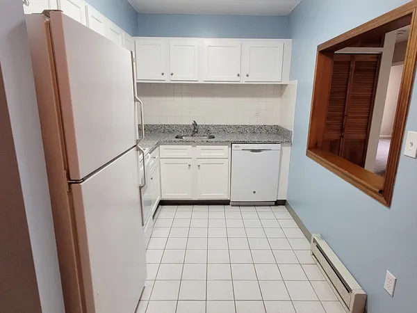 $1,975 | 49 Windsor Drive, Unit 201, Holliston, MA 01746