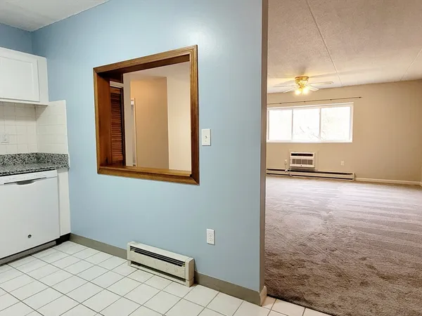 $1,975 | 49 Windsor Drive, Unit 201, Holliston, MA 01746