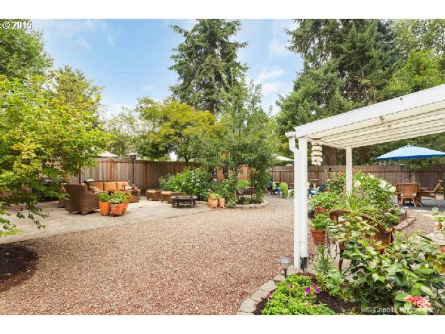 18365 Southwest Butternut Street Beaverton, OR 97078 - Photo 15 of 16 Gallery Image 15