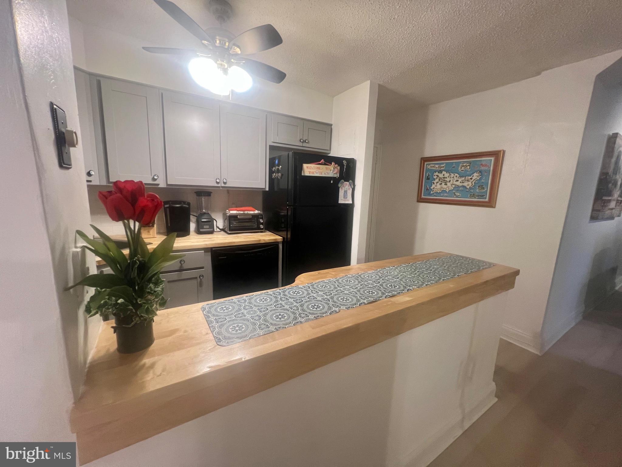 101 South Raleigh Avenue Atlantic City, NJ 08401 - Photo 5 of 24 a living room with stainless steel appliances kitchen island granite countertop furniture wooden floor and a view of kitchen