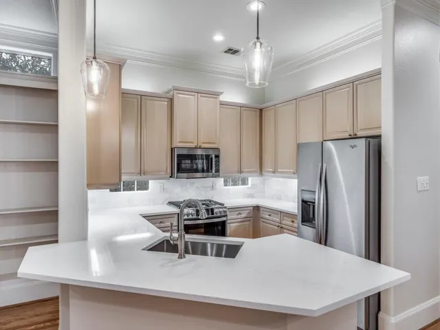 $770,000 | 4330 Cole Avenue, Unit H, Dallas, TX 75205