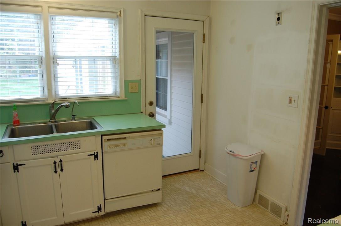 187 Turner Street Romeo, MI 48065 - Photo 28 of 44 Kitchen