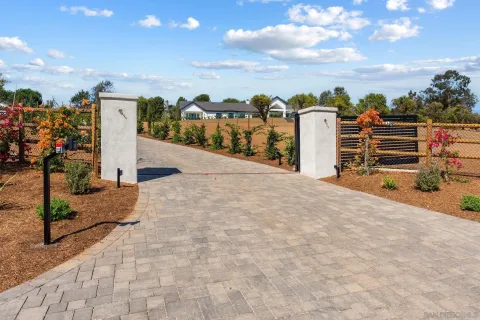 $2,999,000 | 5120 Creek Oak Drive, Fallbrook, CA 92028