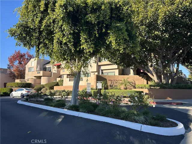 $499,990 | 25761 Le Parc, Unit 5, Lake Forest, CA 92630