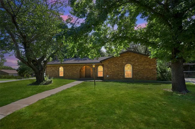 $289,900 | 220 Short Street, Burleson, TX 76028