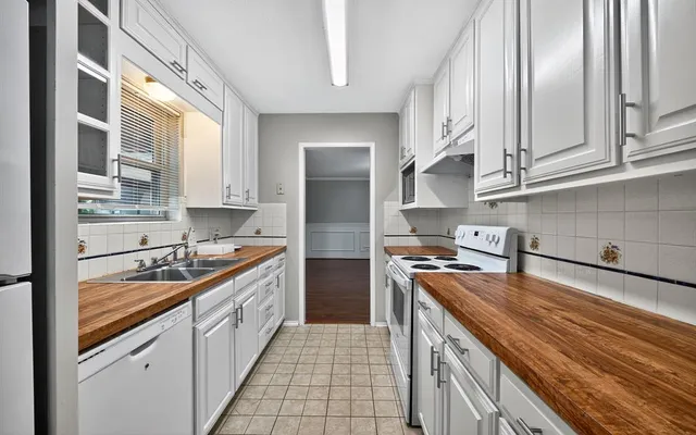 $289,900 | 220 Short Street, Burleson, TX 76028