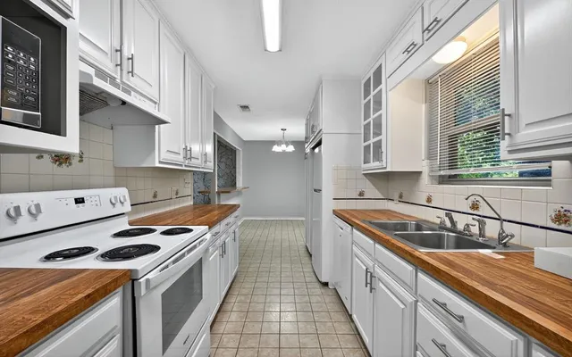 $289,900 | 220 Short Street, Burleson, TX 76028