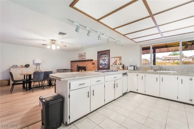 $645,000 | 121 East Rancho Drive, Henderson, NV 89015