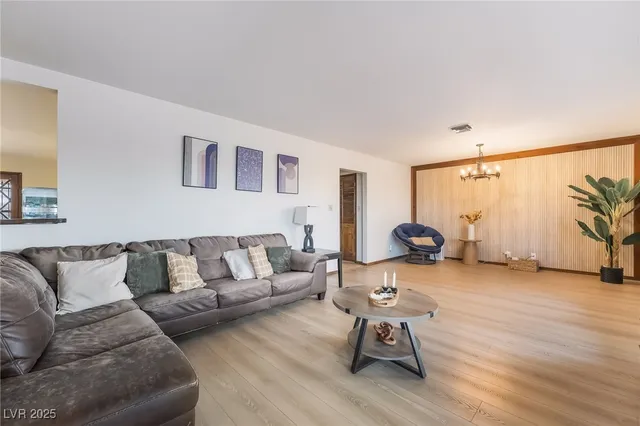 $645,000 | 121 East Rancho Drive, Henderson, NV 89015