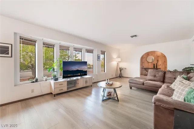 $645,000 | 121 East Rancho Drive, Henderson, NV 89015