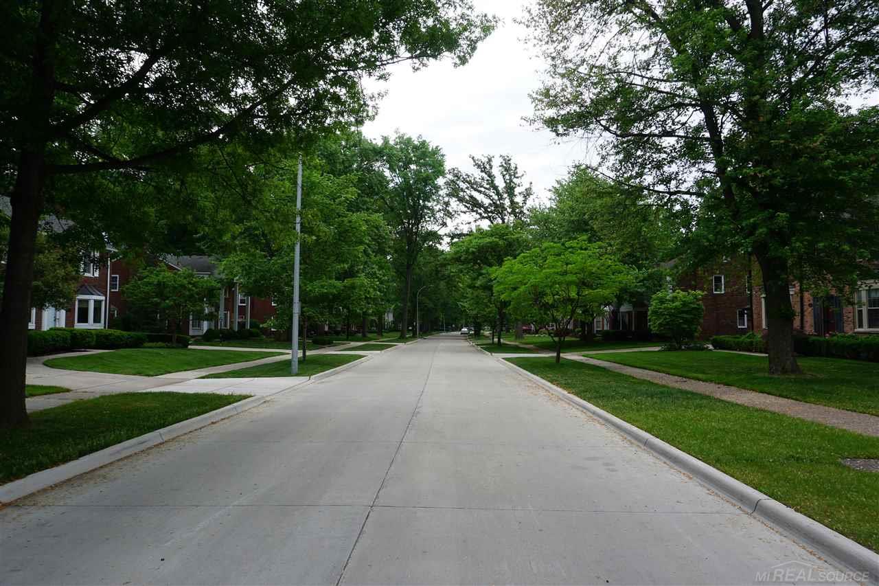 1913 Severn Road Grosse Pointe, MI 48236 - Photo 3 of 24 31371619-2.JPG