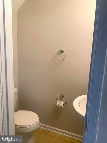 $1,950 | 6425 Continental Drive, Glen Burnie, MD 21061