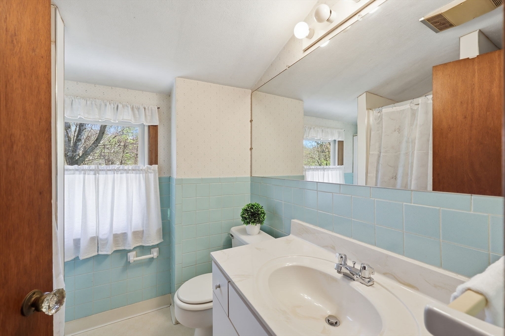 98 Clarence Street West Springfield, MA 01089 - Photo 27 of 40 Gallery Image 27