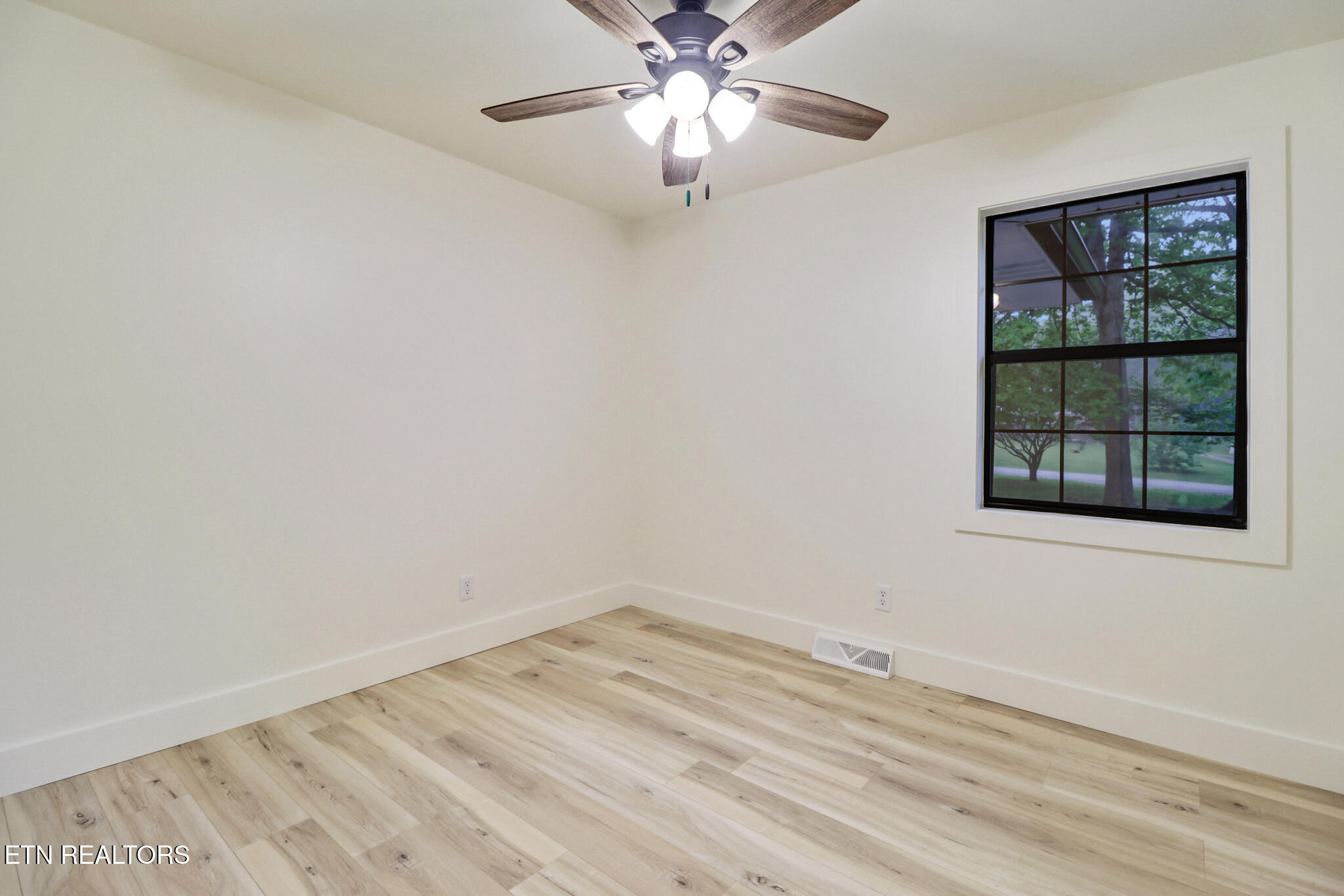 1122 North Shady Ln Loop Clarkrange, TN 38553 - Photo 22 of 38 if1a0483-if1a0487