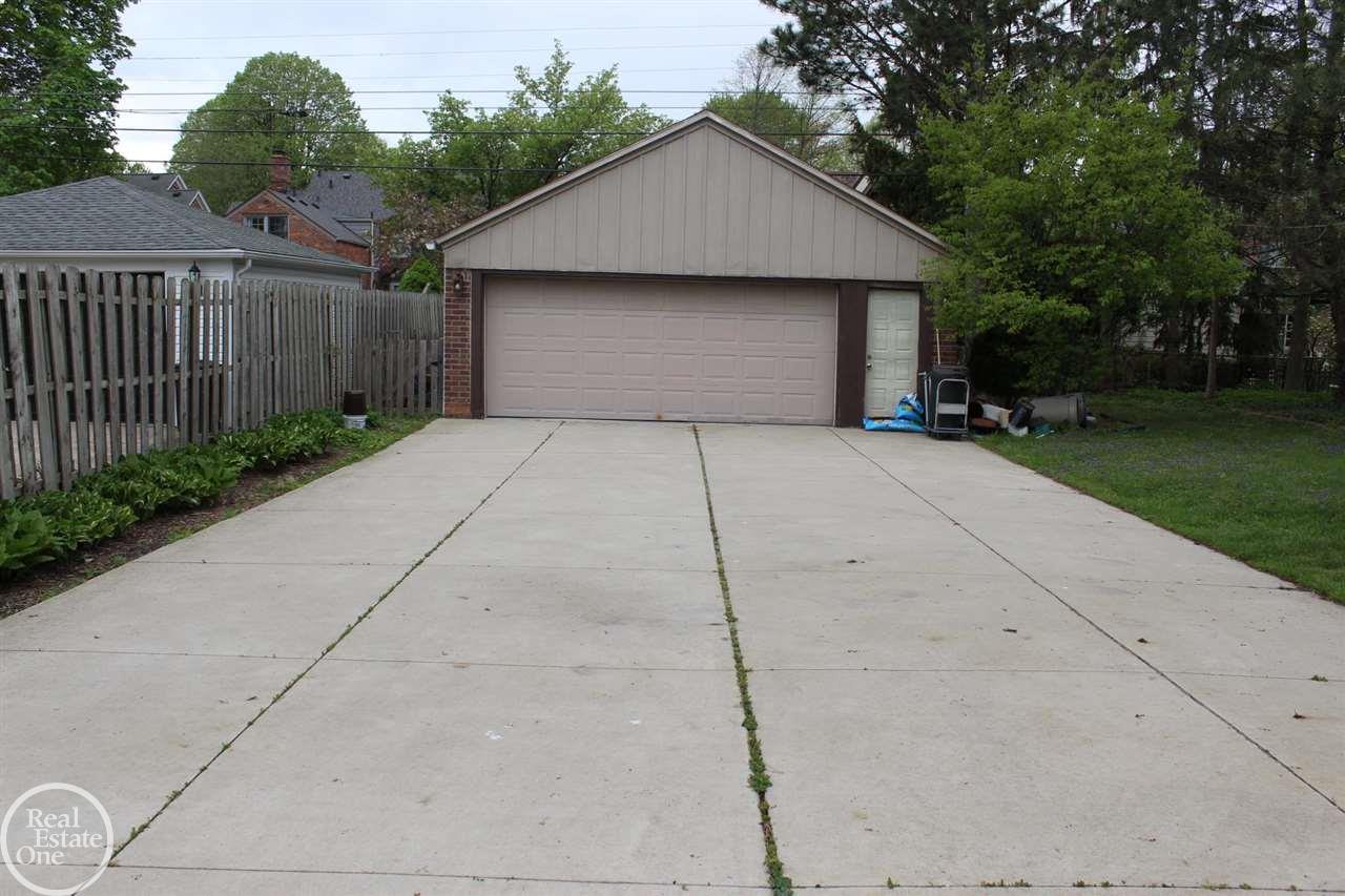 533 Fisher Road Grosse Pointe, MI 48230 - Photo 48 of 54 50044993-47.JPG