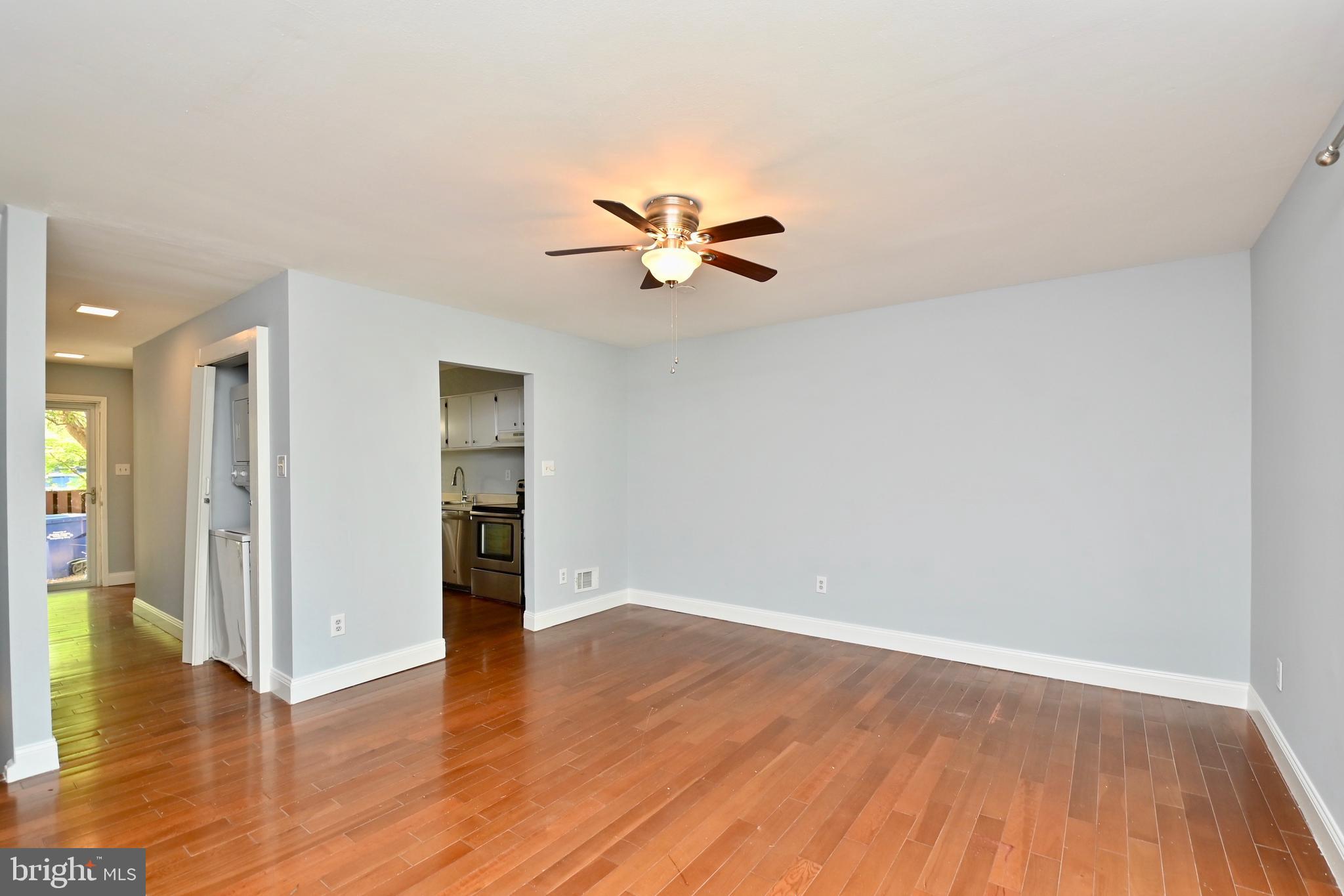 2433 Southgate Square Reston, VA 20191 - Photo 17 of 39