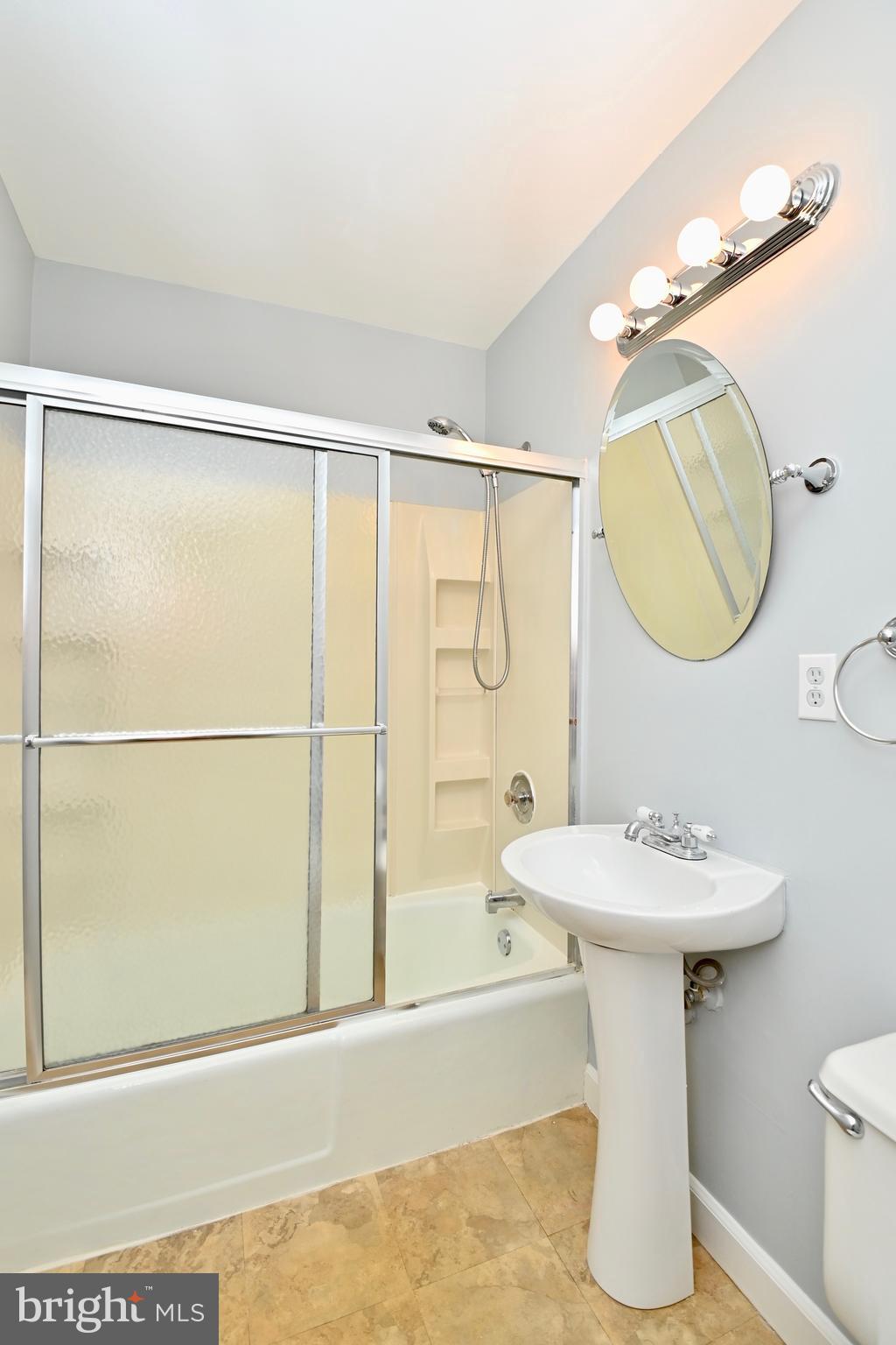 2433 Southgate Square Reston, VA 20191 - Photo 26 of 39