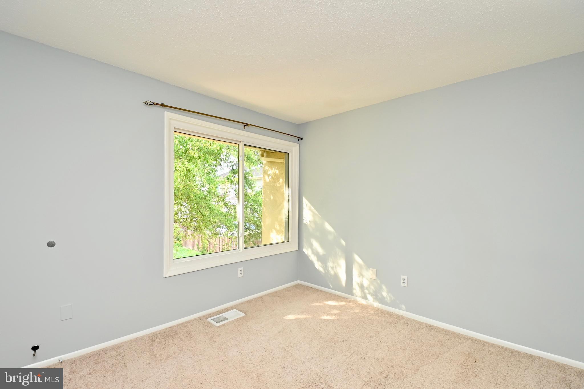 2433 Southgate Square Reston, VA 20191 - Photo 27 of 39 Ensuite bedroom #2