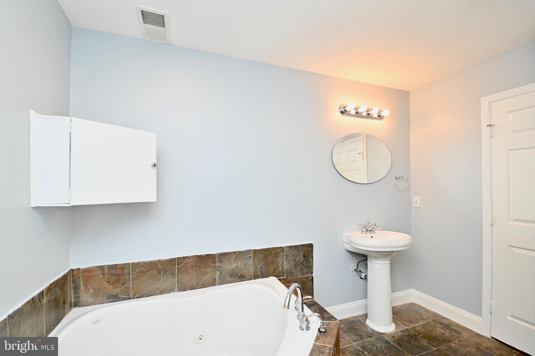2433 Southgate Square Reston, VA 20191 - Photo 36 of 39