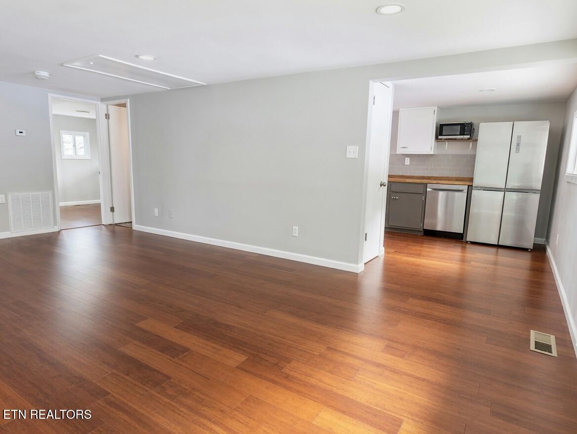 606 West Outer Drive Oak Ridge, TN 37830 - Photo 16 of 32 Living Room into Kitchen