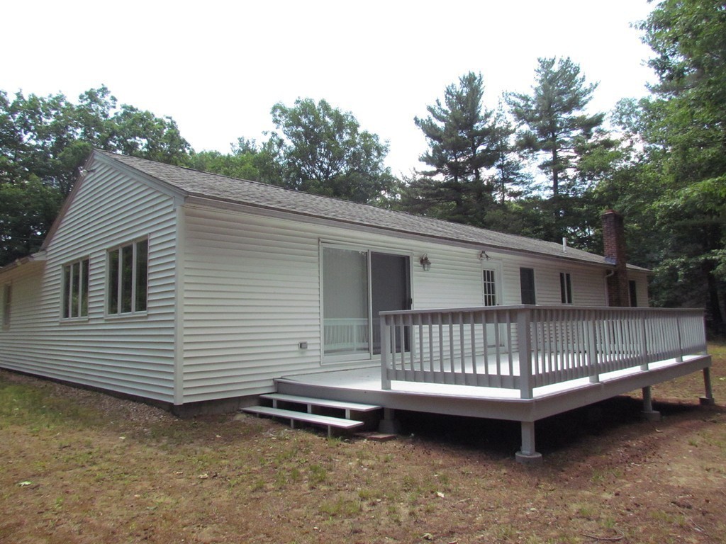 545 Townsend Harbor Road Lunenburg, MA 01462 - Photo 4 of 30