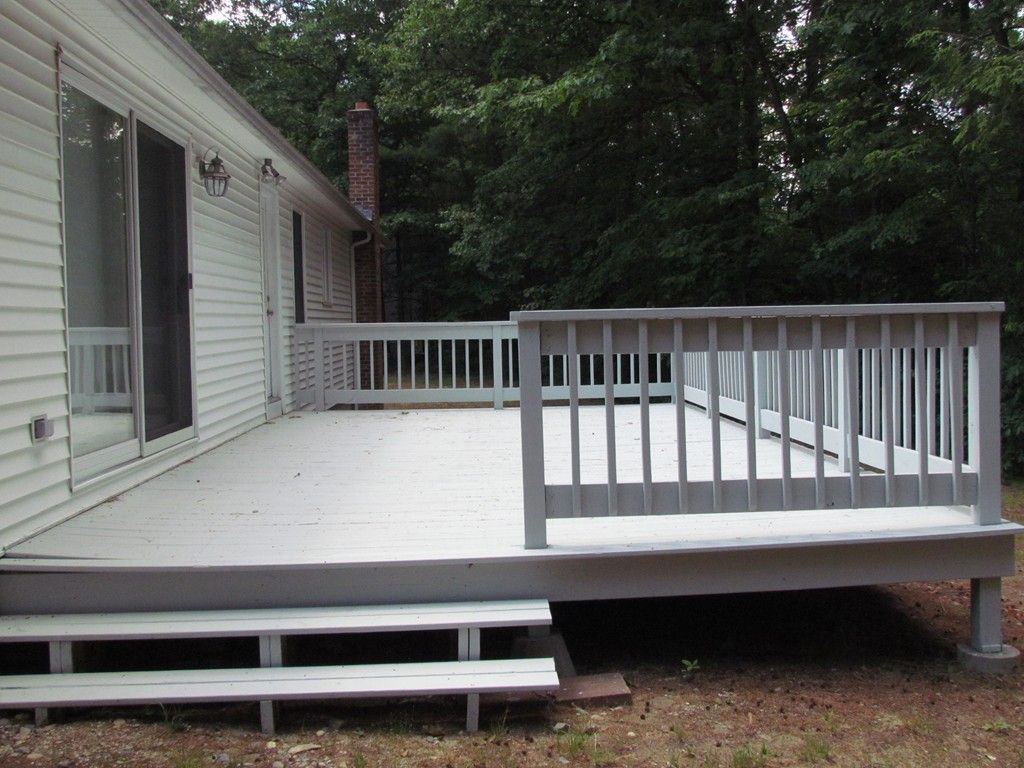 545 Townsend Harbor Road Lunenburg, MA 01462 - Photo 5 of 30