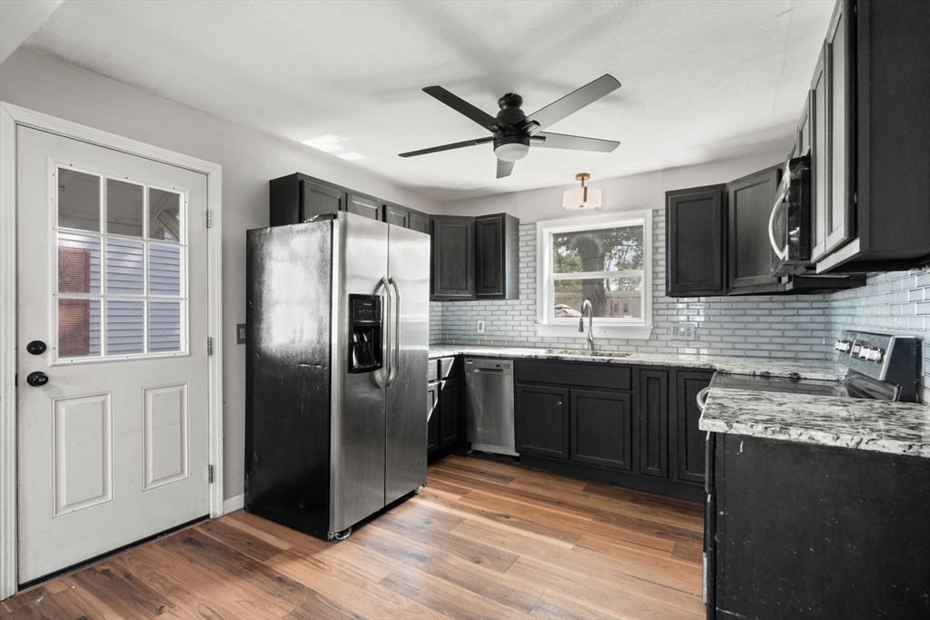 35 Merrimac Avenue Springfield, MA 01104 - Photo 2 of 23