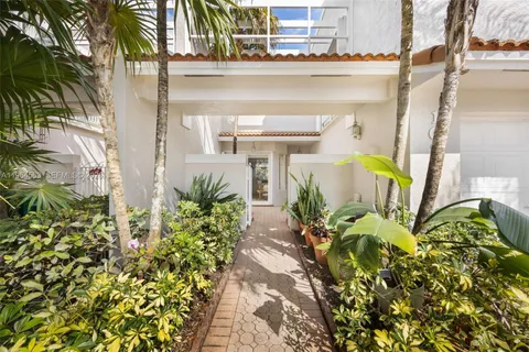 $675,000 | 10233 Northwest 52nd Lane, Doral, FL 33178