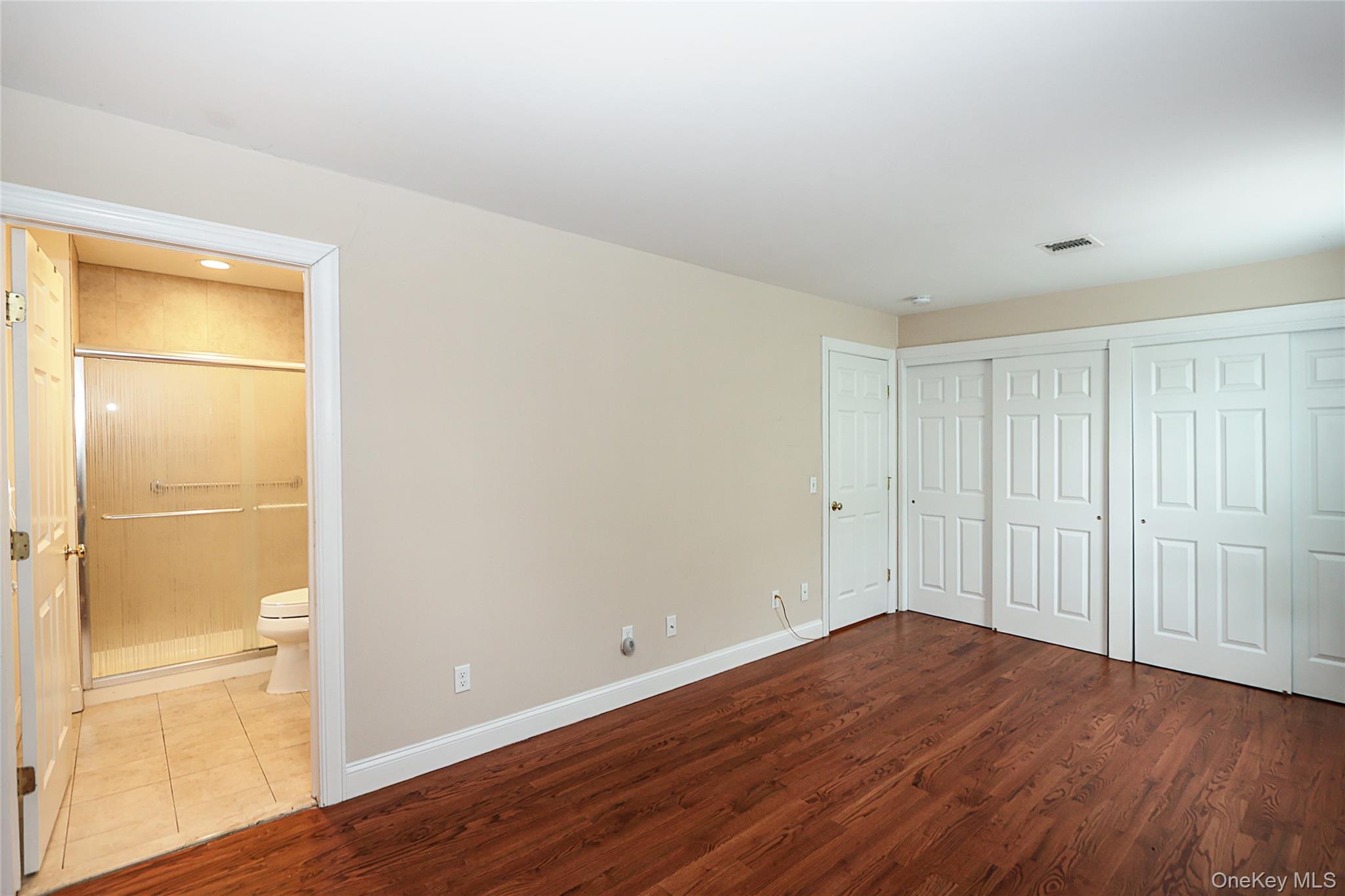 370 Rider Avenue Patchogue, NY 11772 - Photo 21 of 40 Primary Suite