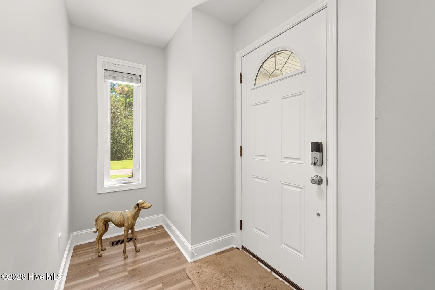 352 Edgewater Road Washington, NC 27889 - Photo 5 of 42 Foyer
