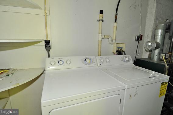 3127 Beards Point Road Davidsonville, MD 21035 - Photo 8 of 24 Laundry