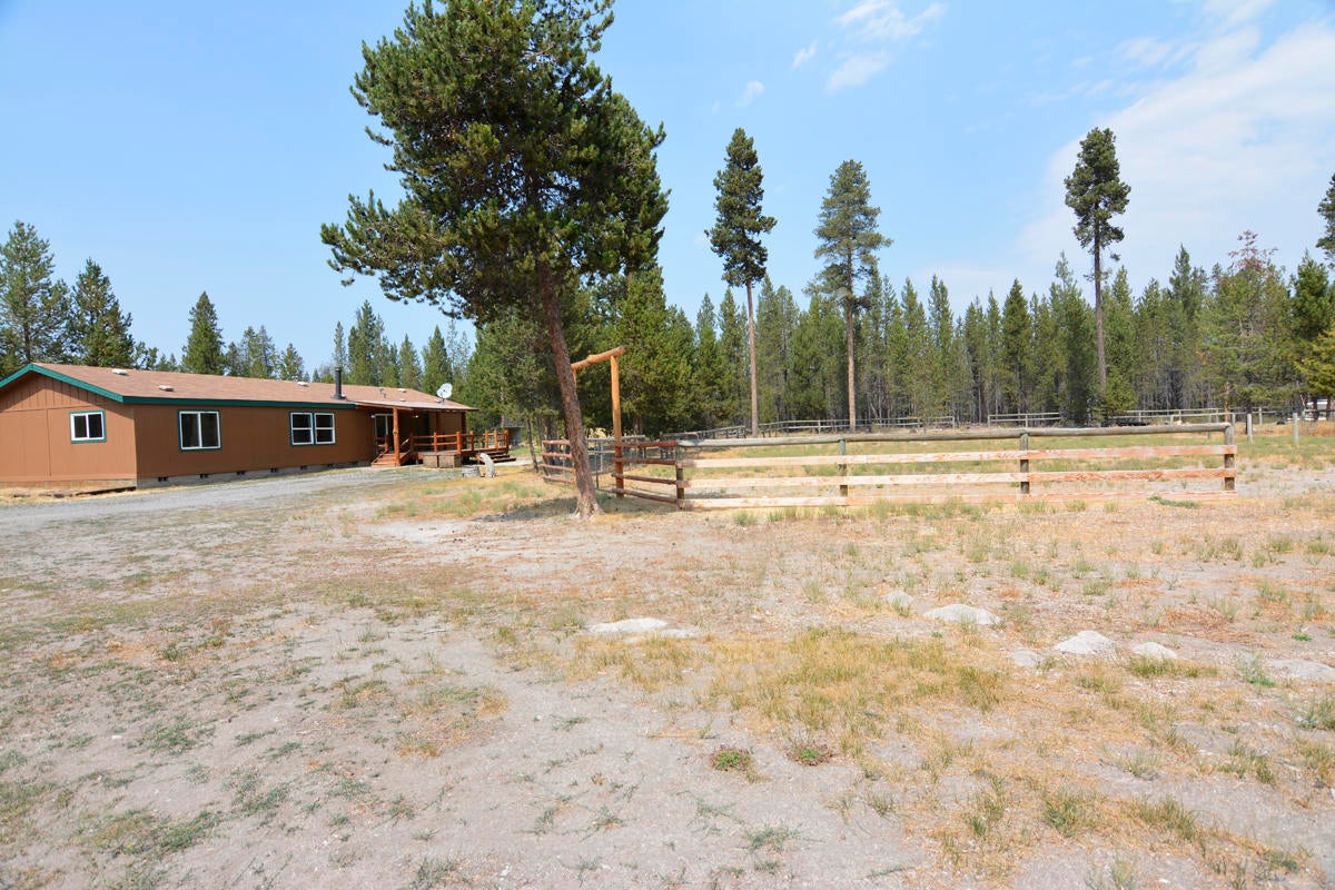 51340 Dianne Road La Pine, OR 97739 - Photo 7 of 36 7