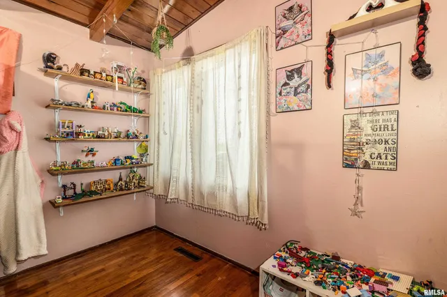 $179,000 | 816 South Elm Street, Sesser, IL 62884