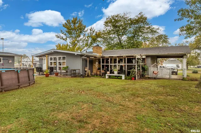 $179,000 | 816 South Elm Street, Sesser, IL 62884