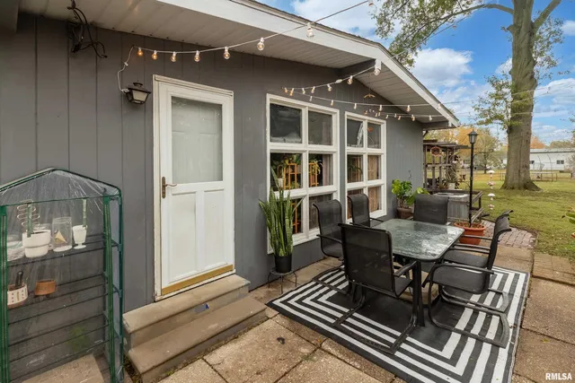 $179,000 | 816 South Elm Street, Sesser, IL 62884