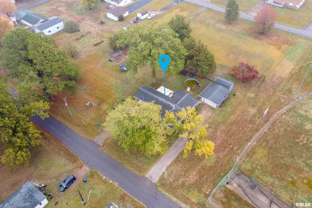 $179,000 | 816 South Elm Street, Sesser, IL 62884