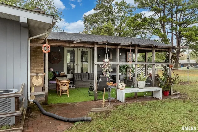 $179,000 | 816 South Elm Street, Sesser, IL 62884