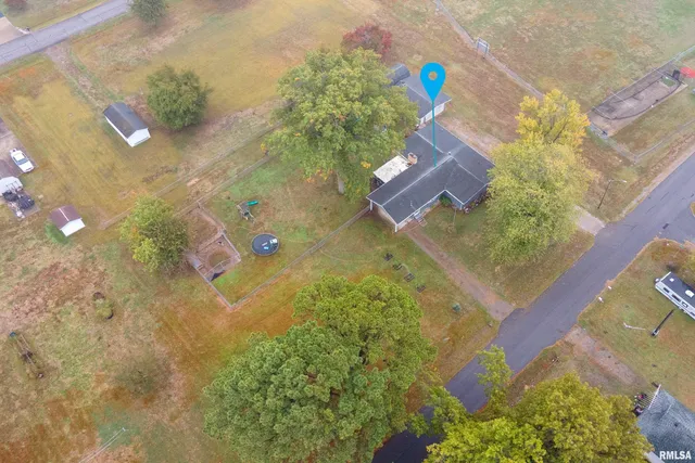 $179,000 | 816 South Elm Street, Sesser, IL 62884